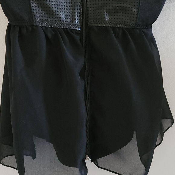 Top - Picture 3 of 4